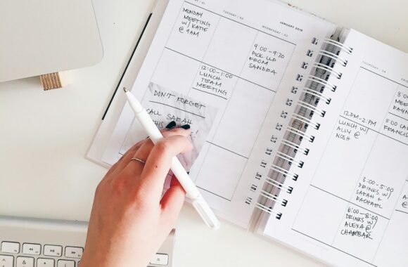 Planificación de una boda con libreta