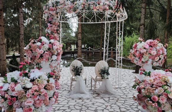 Montaje de boda en un parque